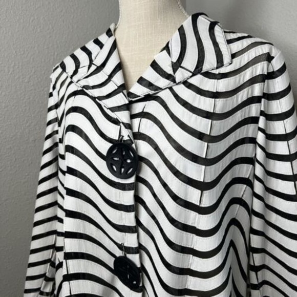 IC by Connie K Jacket Womens Medium Artsy Wavy White Black Big Button New $158 - Picture 2 of 6